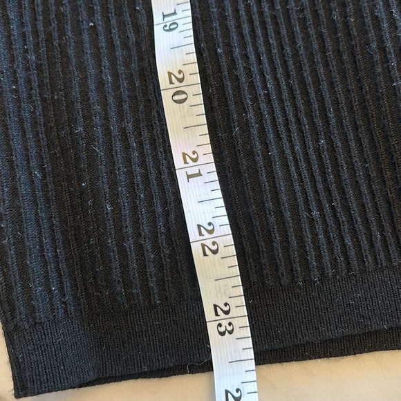 GUC WHBM Black Ribbed Knit Turtleneck Sweater w/Zippered Cuffs - SZ M - Picture 7 of 7